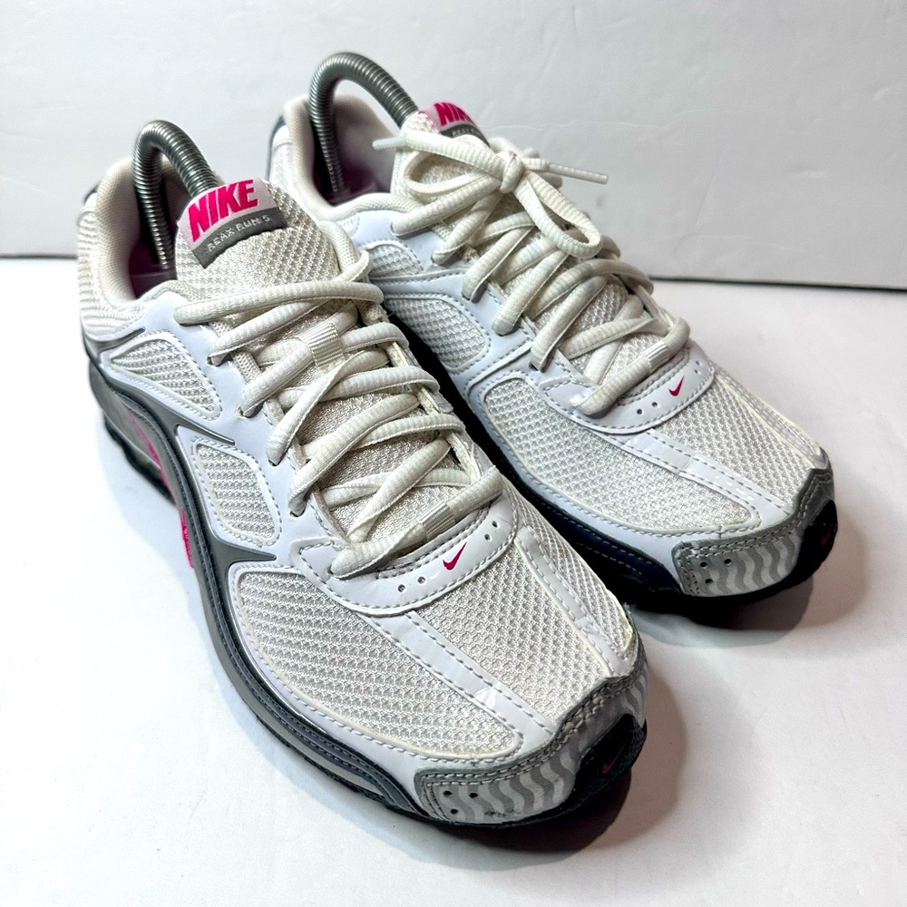 Nike Reax Women's White and Gray Sneakers